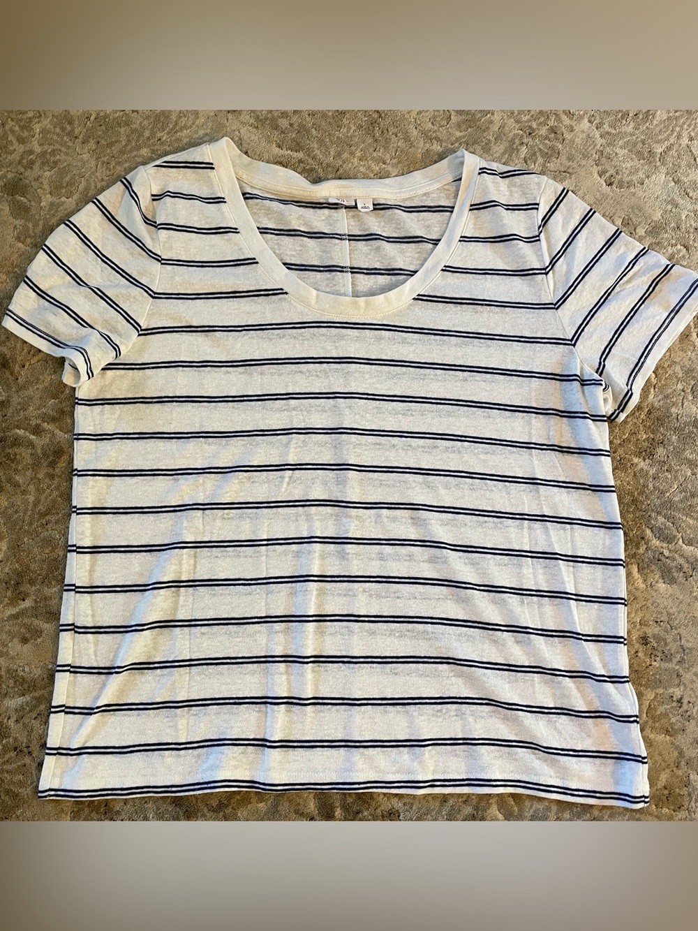 GAP women’s white with blue stripes t-shirt size L  linen/polyester EUC